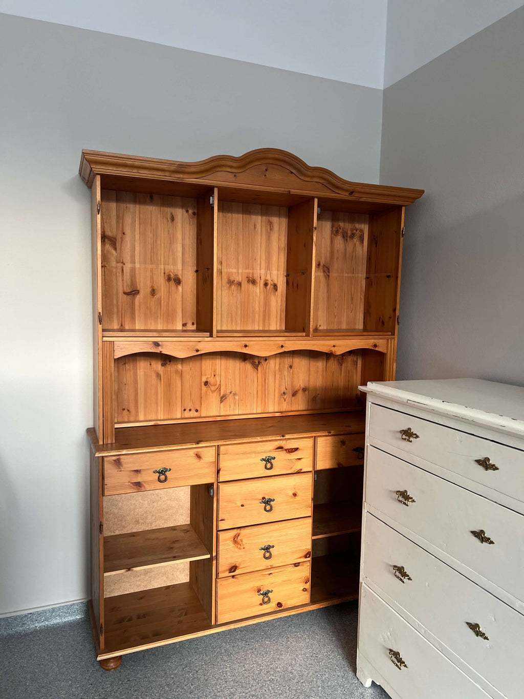 Tallrikshylle-skåpet